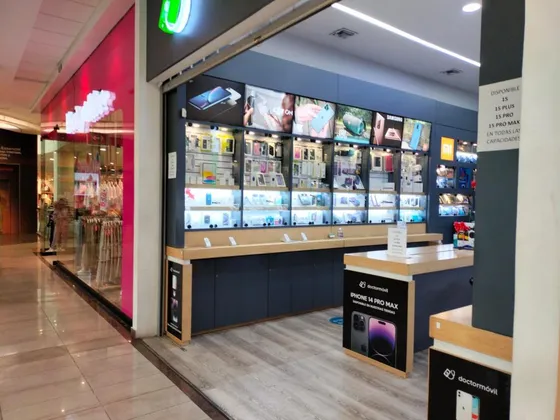 Local En Venta En El Poblado. Cod V10865