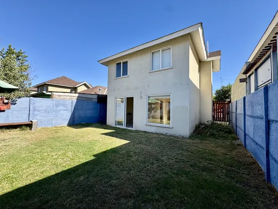 Casa De 2 Pisos/3d+3b+jardín/100/200 Mts