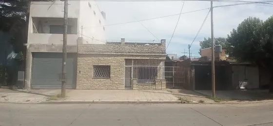 Alquiler Cómoda Casa De 3 Ambientes En Isidro Casanova