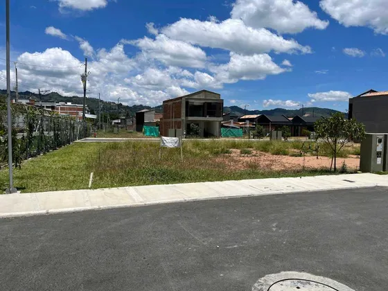 Lote Esquinero En Venta Sector Oriente, La Ceja 