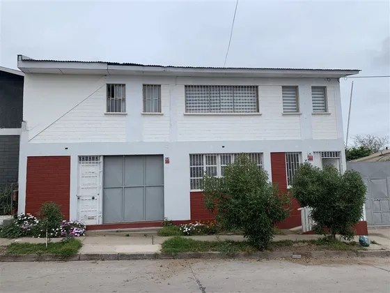 Casa De 2 Pisos Con Local Comercial En Tierras Blancas