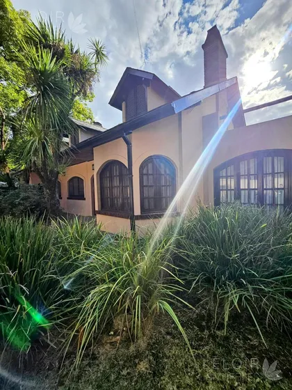 Casa En Venta 5 Amb  En Parque Leloir