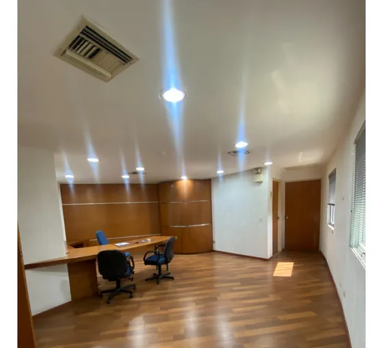  Oficinas En   Urb Valles De Camoruco  ( Son 2 Oficinas Unidas)   