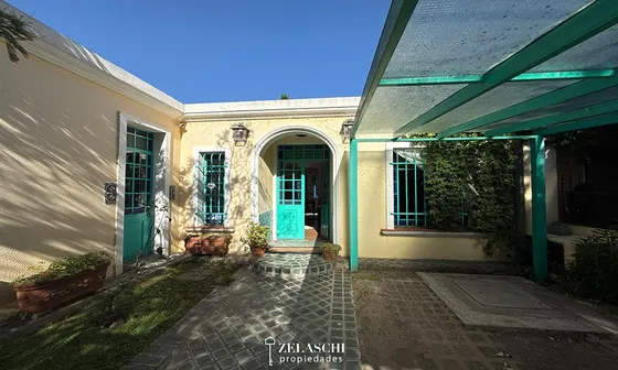 Casa En Venta Sobre Calle Lorenzini, Ciudad Jardín - Zelaschi Propiedades 