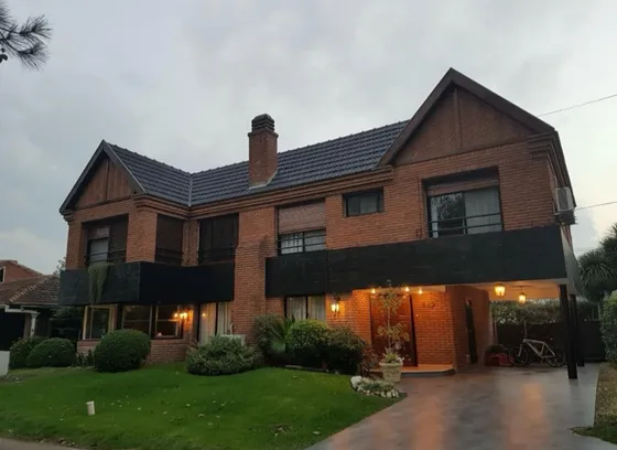 Venta Casa 4 Dormitorios El Venado I Con Cochera