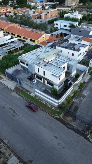 Casa En Venta Concepto Moderno En La Urbanización Mañongo