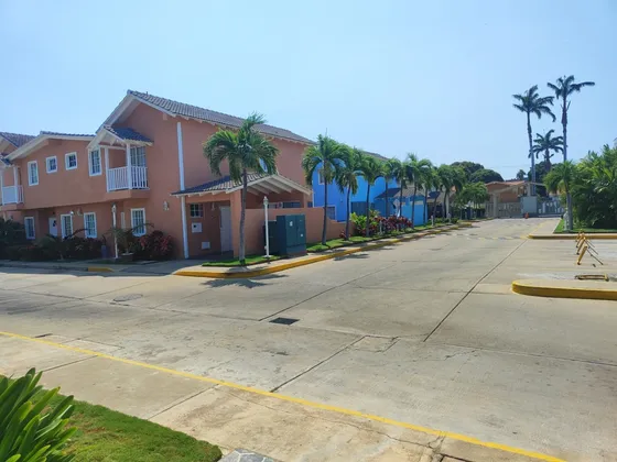 En Venta Moderno Town House En Exclusivo Conjunto Resdencial Sun Way Village