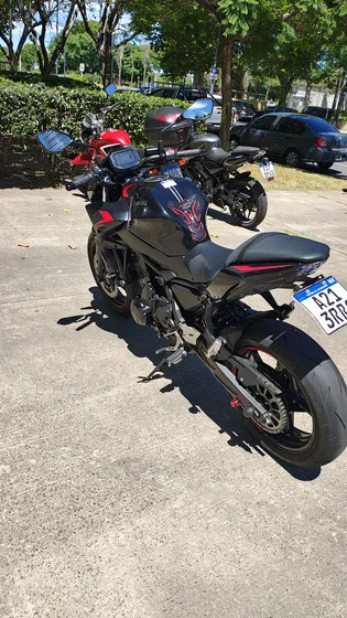 Z650 2024 Con Accesorios