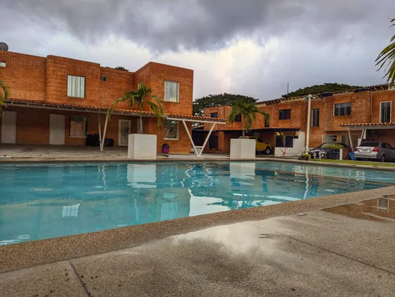 Town House En Naguanagua, Res. Brisas De Manantial.nm