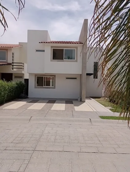 Se Vende Casa En Fracc Palma Real Celaya