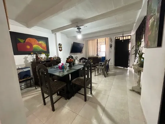Se Vende Hermosa Casa De Tres Pisos En Barrio Villa Del Prado