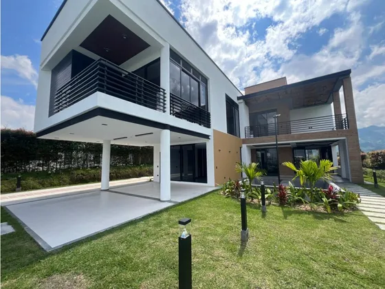 Se Vende Casa Campestre En Condominio En Calarcá - Quindío