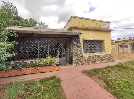   *jl/ ¡empieza Hoy Mismo A Transformar Tus Sueños En Realidad! Casa En Venta En Barquisimeto, La Rotaria,  Lara/venezuela/ José López/# 23-25642/  725 M² 