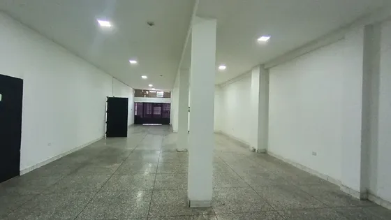 Maikelly Zabala Alquila Local En Centro De Barquisimeto, Carrera 25, 120 Metros2 Mls 25-16150 Mz