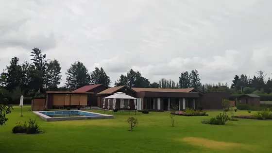 Hermosa Parcela Con 2 Casas Peñaflor Piscina