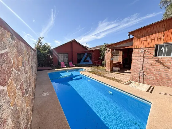 Hermosa Casa 4d Con Piscina A Pasos De 4 Esquinas Tasada