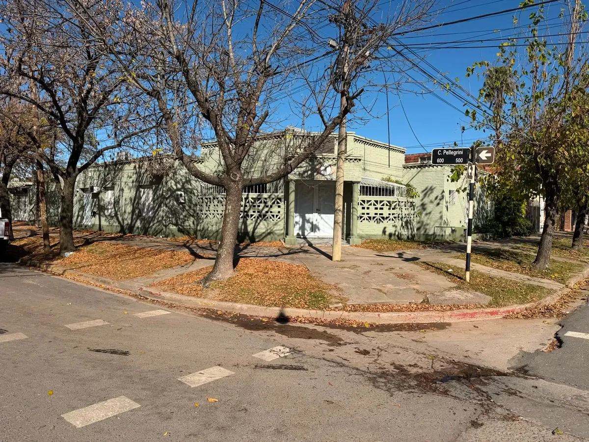For Sale / Commercial Premises / Ideal for Medical Offices or Offices