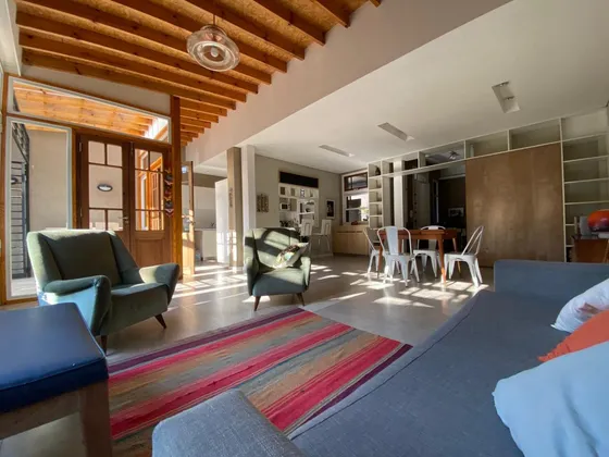 Casa Con Jardín En Vicente López - Gastos Incluidos - Calle José Mármol.