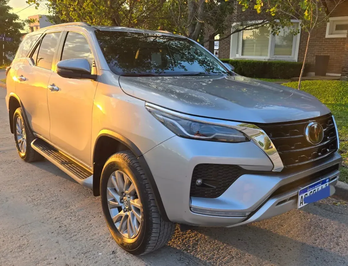Toyota Hilux SW4 2.8 SRX 177 HP 4x4 7-Speed Automatic Transmission