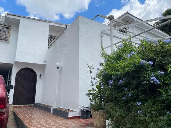 Venta De Casa En Urb. Los Dos Caminos , Mcpio Sucre. Mcb