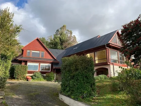 Casa En Venta De 5 Dorm. En Puerto Varas