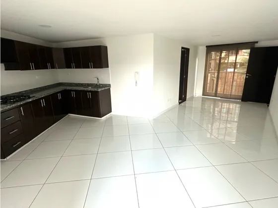 Apartamento En Venta En La Loma De Los Bernal, Medellín