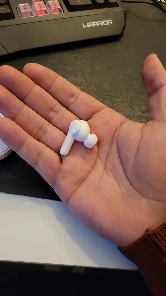 Detalhe do fone QCY T13