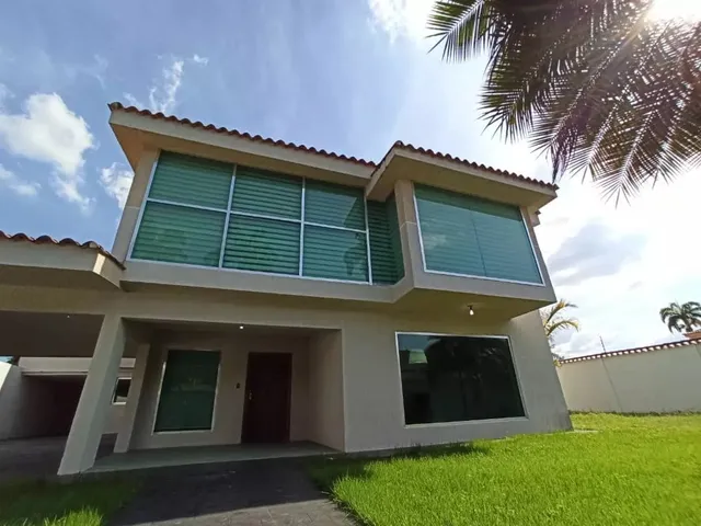 Glorimar Bracho Vende Casa En Urbanización Guataparo Country Club