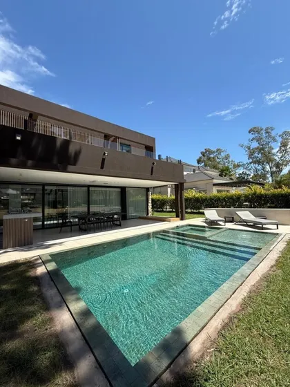 Casa En Venta - 3 Dormitorios 5 Baños - Cochera - 700mts2 - Canning