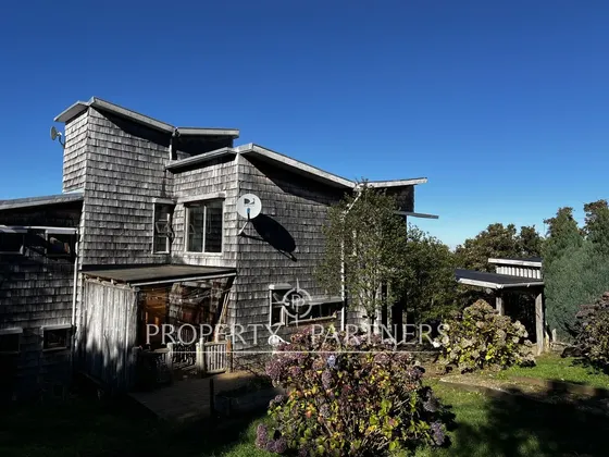 Se Vende Casa De Arquitectura Chilota Amplio Terre...