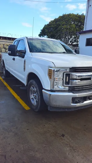 Ford F-250 Super Duty 6.2 4x2 V8
