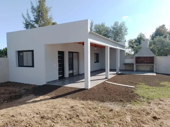 Casa En Venta - 1 Dormitorio 1 Baño - 380mts2 - San Miguel Del Monte