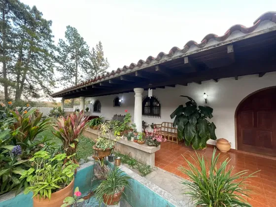 Amplia Y Confortable Casa En Venta, Ubicada En La Urbanización Exclusiva Club De Campo.eh