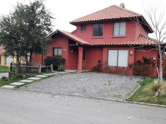 Bella Casa Con Piscina En Arriendo De 3 Dorm. En Puente Alto