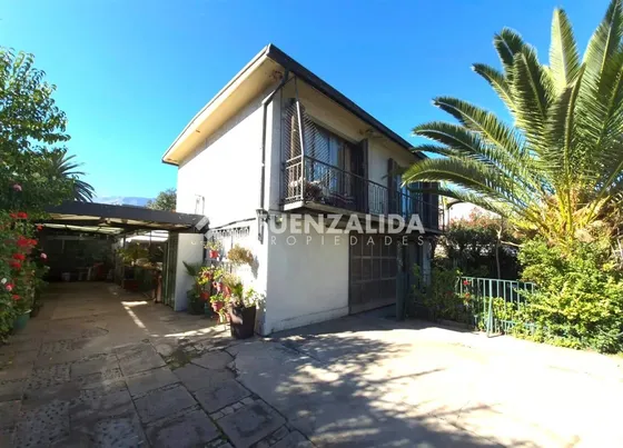 Casa En Venta De 5 Dorm. En La Reina