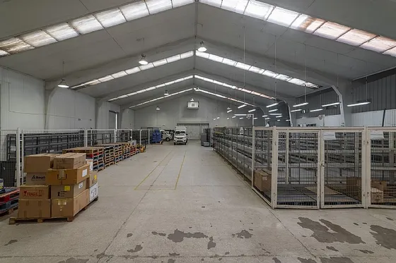 Centro De Distribución  1200 M2  / Permiso De Drogueria