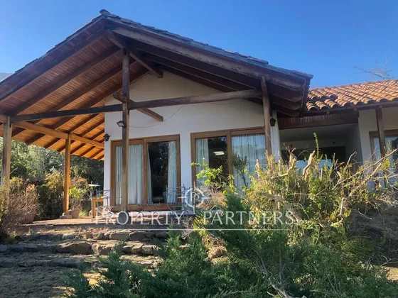 Preciosa Casa En Venta En Peñalolén. Lista Para Ha...