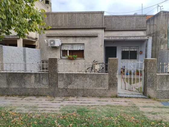 Dos Departamentos Dos Y Tres Amb Con Jardín Y Fondo Libre 