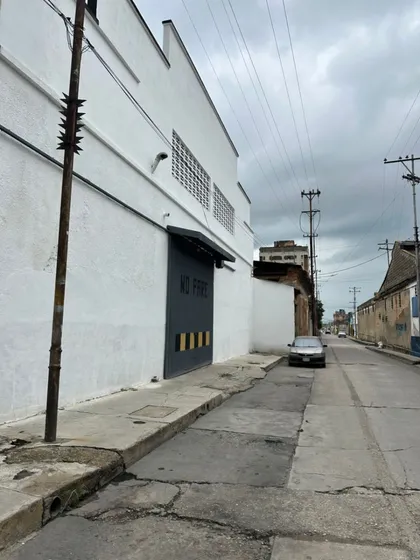 Alquiler Galpón # 1 - Candelaria - Valencia - 1.200 M2