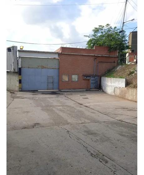 Galpón En Guarenas Av. Intercomunal