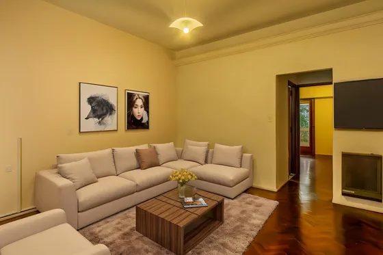 Departamento . Frente . Con Balcón . 3 Ambientes . 1 X Esc.