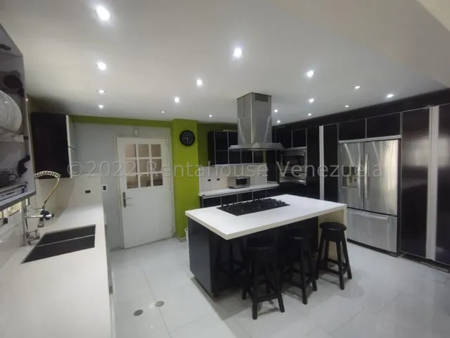 Daniela Linarez Vende Casas Amplia Y Moderna En Exclusiva Zona Del Este De Barquisimeto Cocina Moderna Y Abierta Con Todos Los Servicios Basicos Y Planta Electrica Barquisimeto Lara