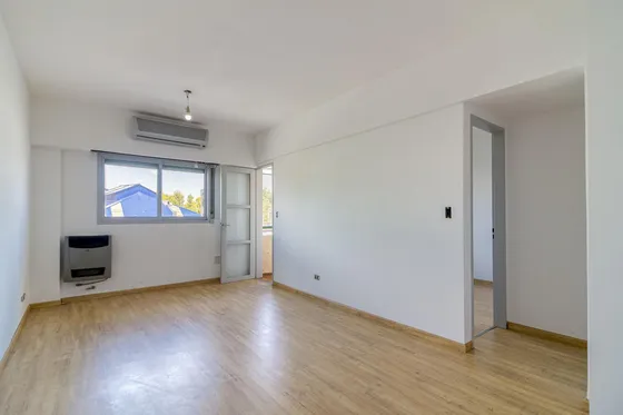 Venta · Departamento Con Cochera · Apto Credito