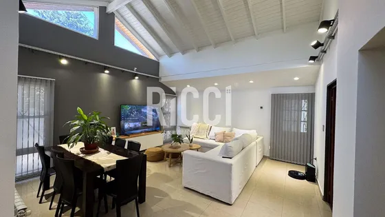 Casa En  Venta 4 Ambientes Quilmes. Apto Credito