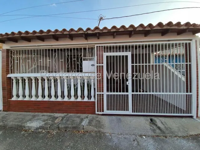 Daniela Linarez Vende Casas En Excelente Zona De Cabudare Con Iluminacion Natural Acabados Modernos Amplia Y En Optimas Condiciones Contactame                                                          