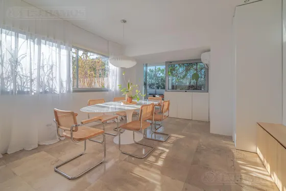 Recoleta. Quintana 400 (ancha) . Unico Y Atipico Piso Alto Con Cochera. Ideal Pied A Terre.