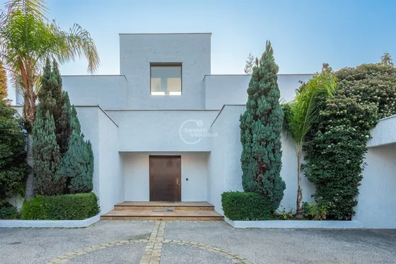 Casa En Arriendo De 5 Dorm. En Lo Barnechea
