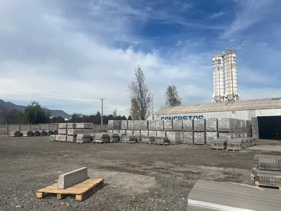 Terreno Industrial Con Nave Central