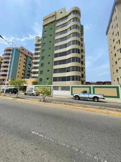 Se Vende Apto De 2 Hab Av. Bolívar De Lecheria /kynaki Lecheria Anzoátegui