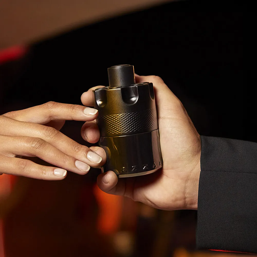 Perfume Masculino Amadeirado Ambarado com Cardamomo e Caramelo, Longa Duração, Azzaro The Most Wanted, Eau de Parfum Intense, 50ml - Imagem 2